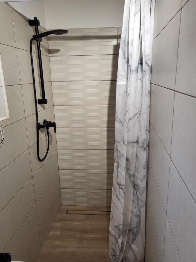 Licul Apartment โรวีน ภายนอก รูปภาพ
