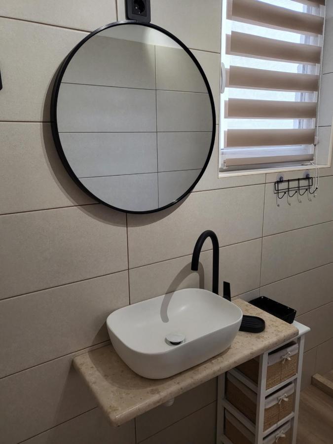 Licul Apartment โรวีน ภายนอก รูปภาพ
