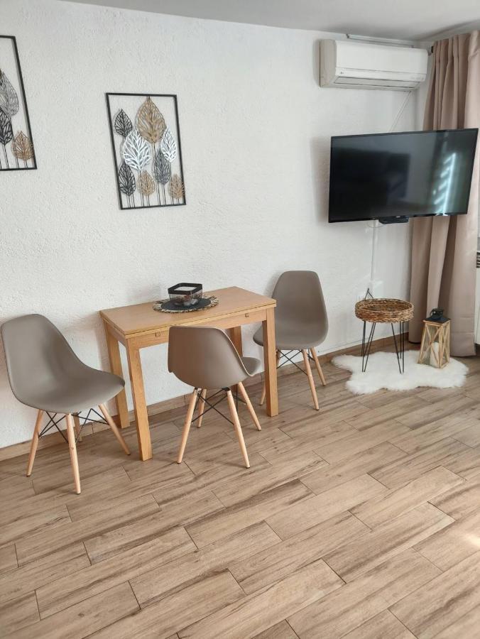 Licul Apartment โรวีน ภายนอก รูปภาพ