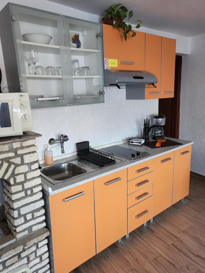 Licul Apartment โรวีน ภายนอก รูปภาพ