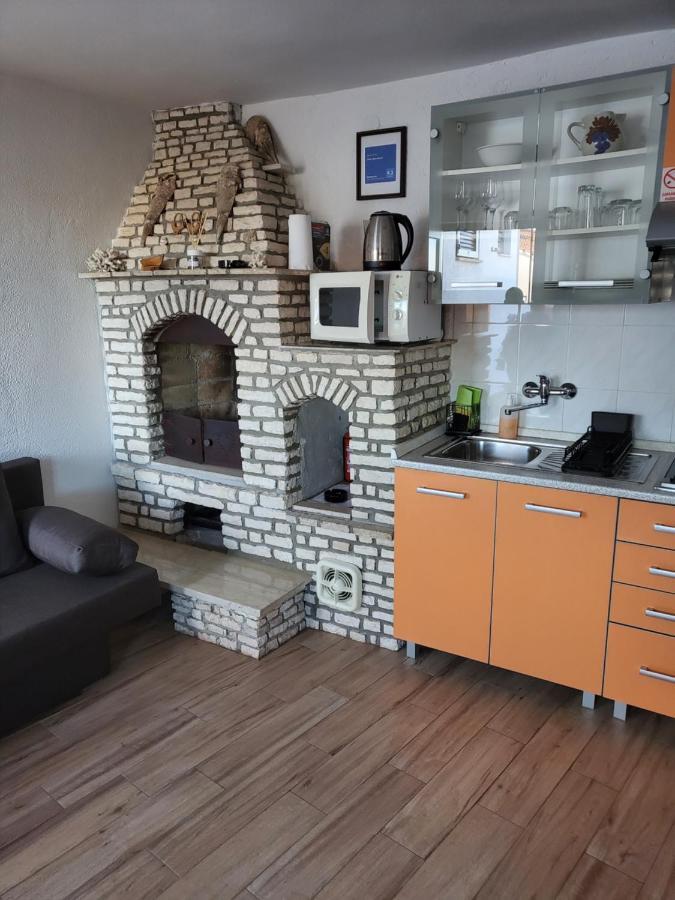 Licul Apartment โรวีน ภายนอก รูปภาพ