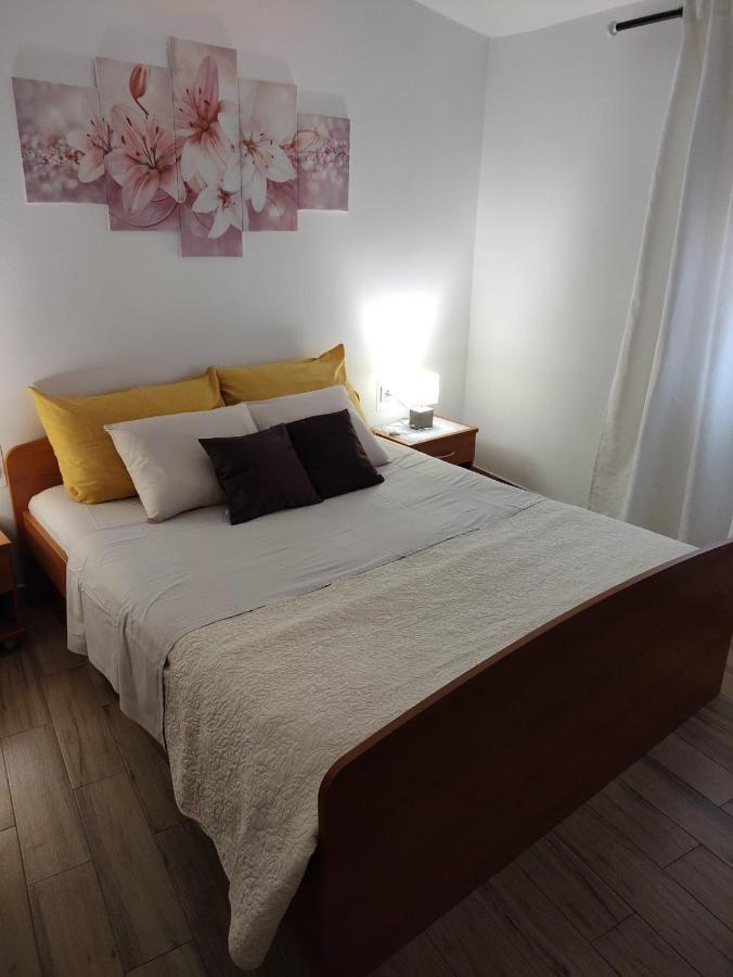 Licul Apartment โรวีน ภายนอก รูปภาพ