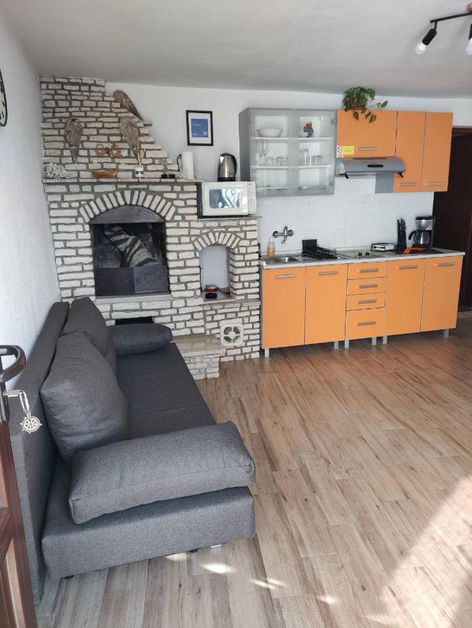 Licul Apartment โรวีน ภายนอก รูปภาพ