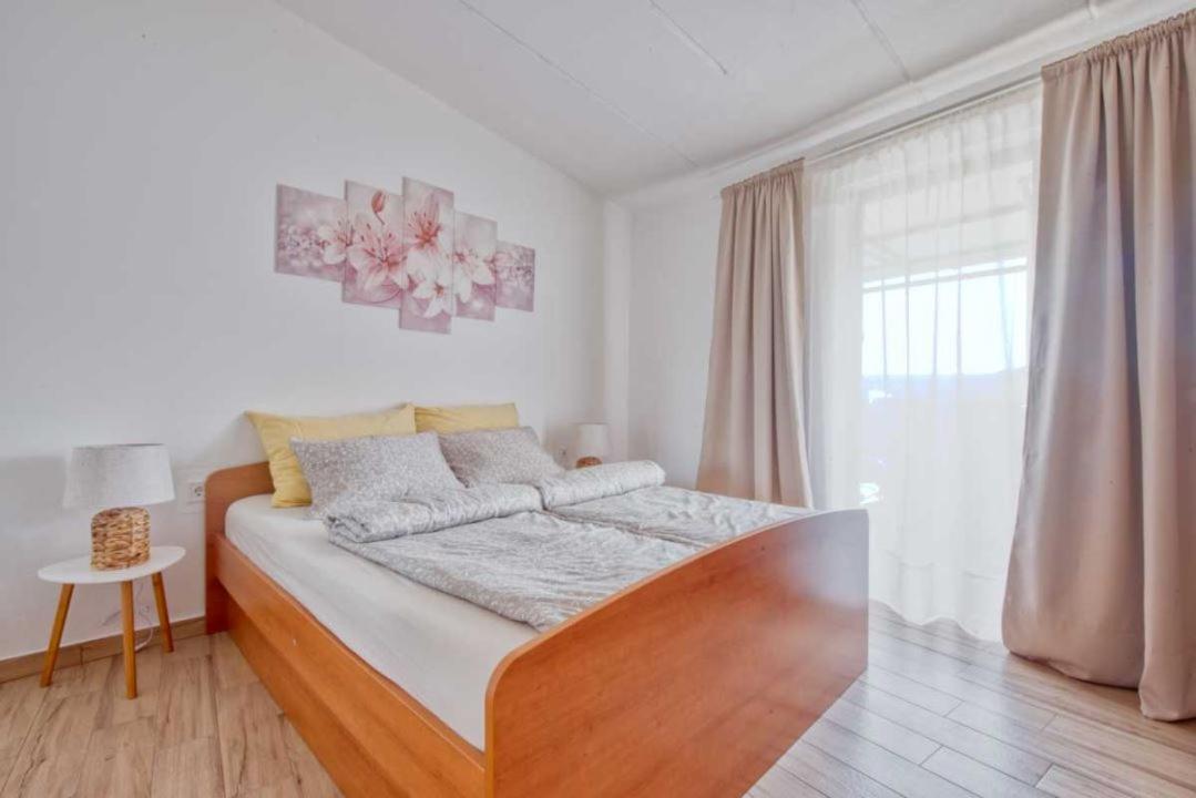 Licul Apartment โรวีน ภายนอก รูปภาพ